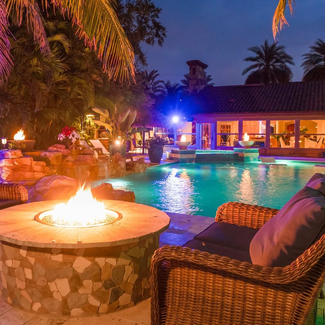 Custom Pool builder St. Petersburg & Tampa